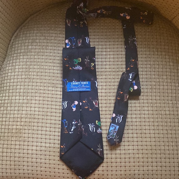 Loony tunes tie Bugs porky pig Wylee coyote Sylvester and gang GREAT GIFT - Picture 2 of 2